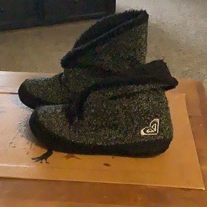 ROXY fuzzy house boots black SZ 8